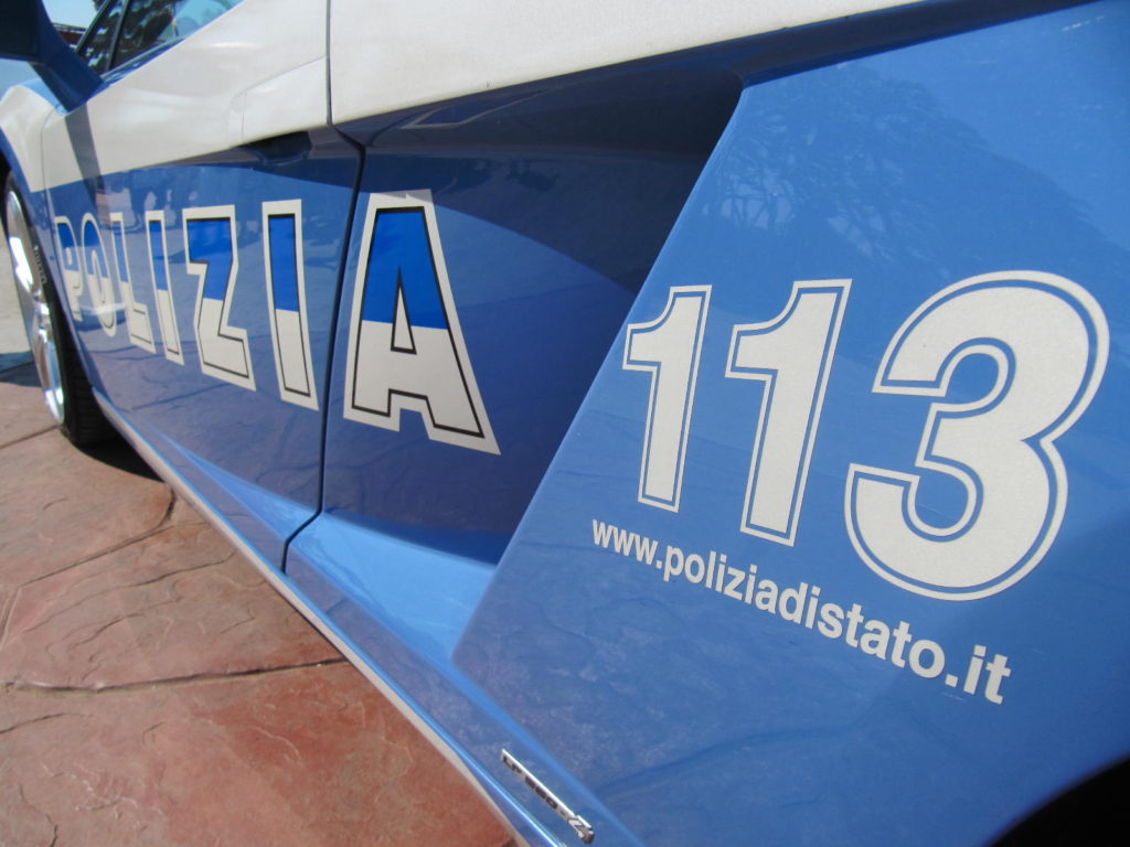 Arrestati tre cittadini italiani per rapina ai danni dei negozi
