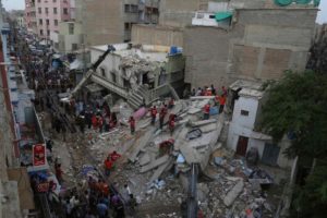 crollo palazzo islamabad