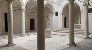 chiostro palazzo carli benedetti