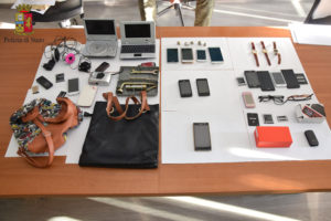 Detenzione droga e ricettazione al centro accoglienza:denunciati 6 stranieri