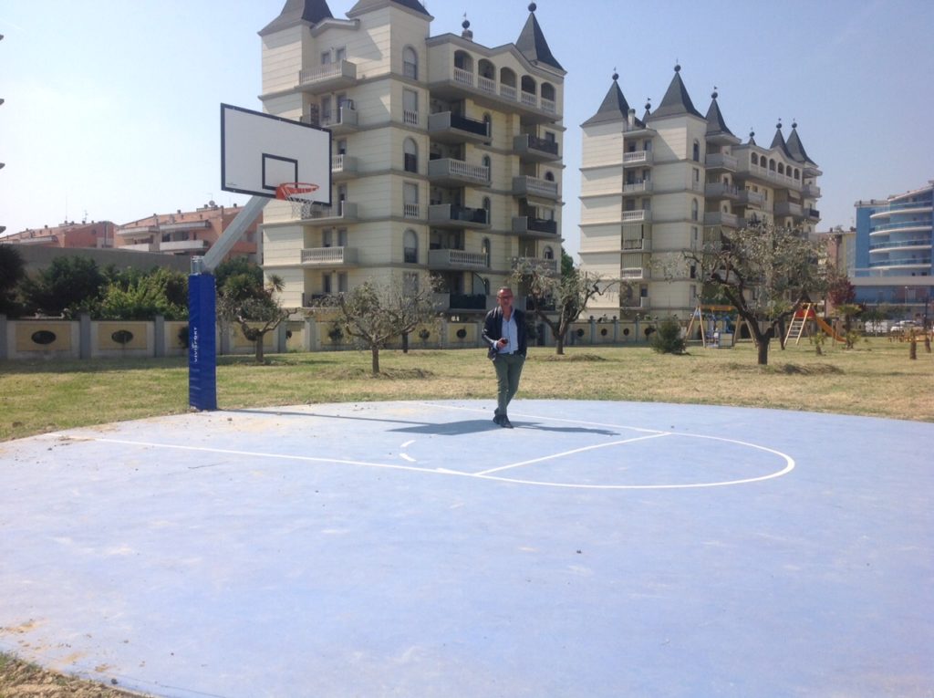 Pronti i campi da basket nel parco Falcone e nel parco Le Favole