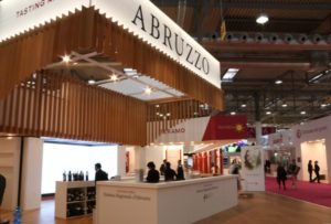 Vinitaly, Quaresimale "Vino e olio imprescindibili per lo sviluppo della Regione"