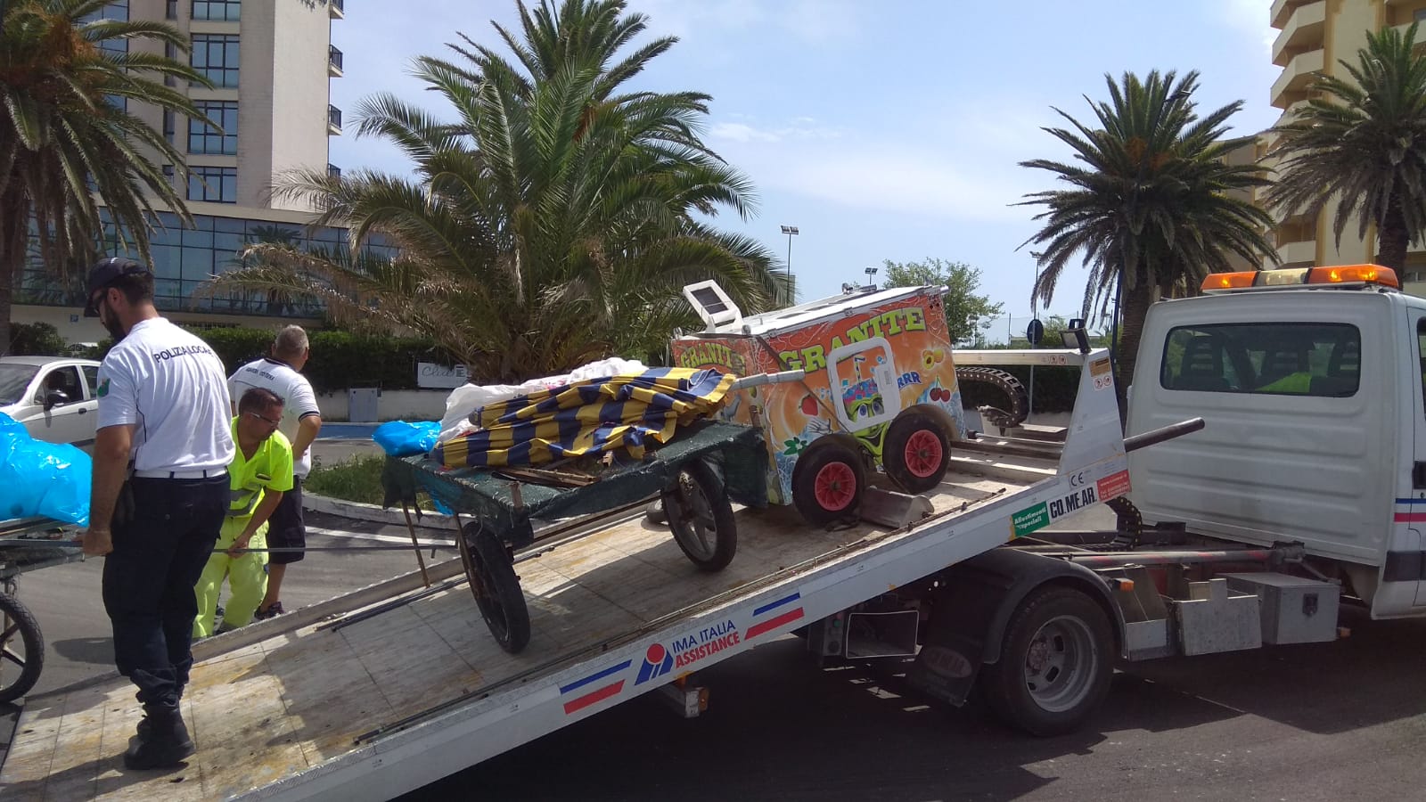 Abusivismo commerciale, sequestrati quasi 6000 articoli tra costumi e accessori