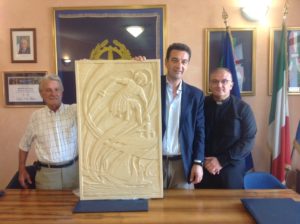 Donata la scultura di San Michele Arcangelo protettore della città