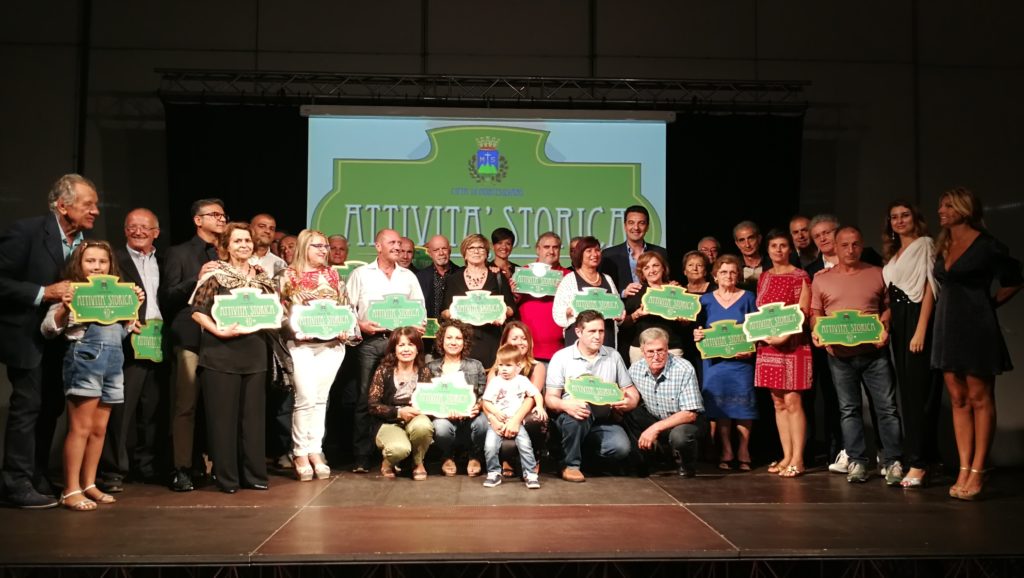 Montesilvano, 27 commercianti ritirano le targhe d’argento e d’oro