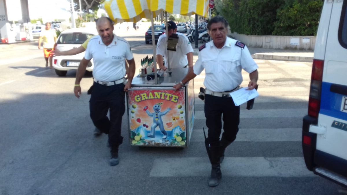 Montesilvano,sequestrati carretti di granite e merce contraffatta