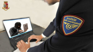 Adescava minori online per incontri sessuali: arrestato