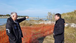 Una scogliera per mettere in sicurezza la foce del fiume Saline