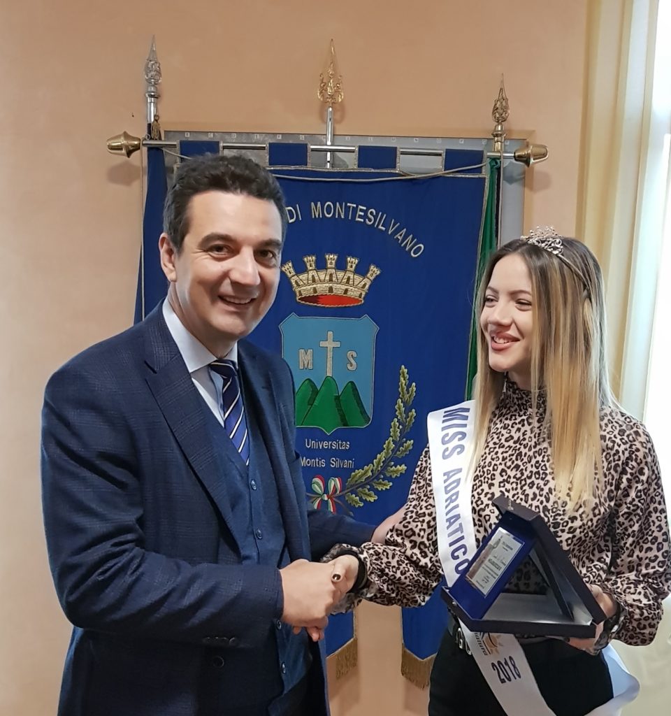 Camilla De Berardinis, miss Adriatico 2018, ricevuta dal sindaco Maragno