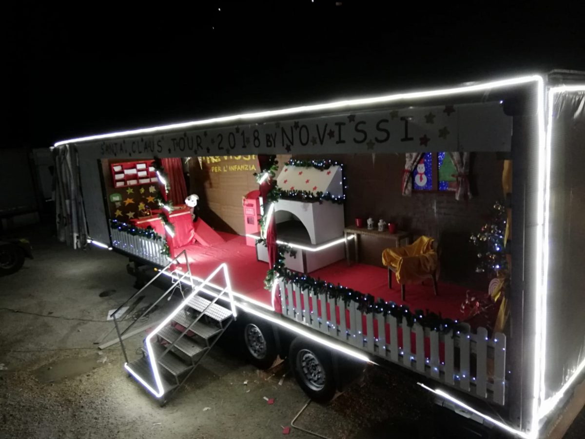 Montesilvano, arriva in piazza Diaz Babbo Natale trainato dalle renne