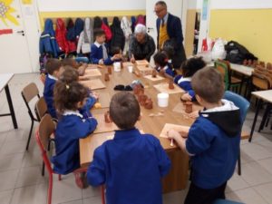 Mettici il cuore 2, i bambini della Delfico a lezione di presepe