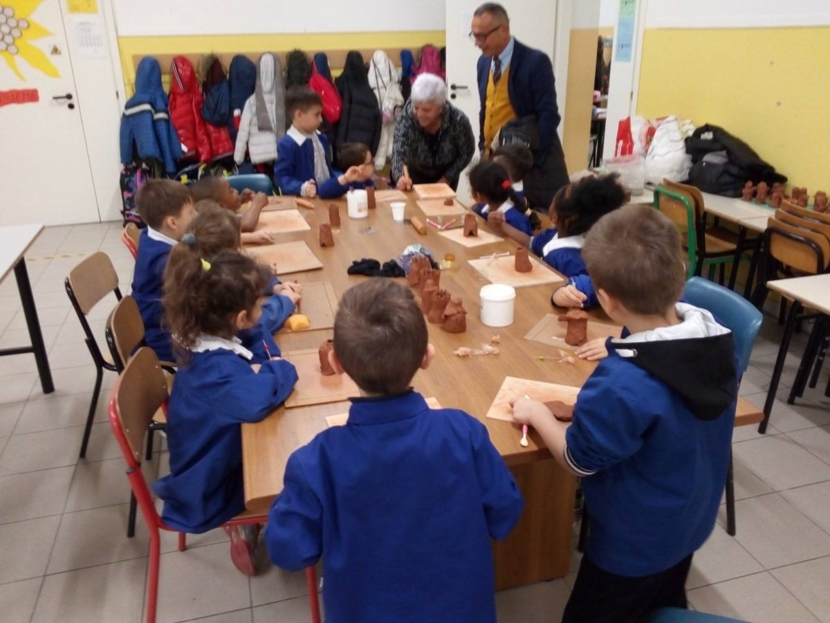 Mettici il cuore 2, i bambini della Delfico a lezione di presepe