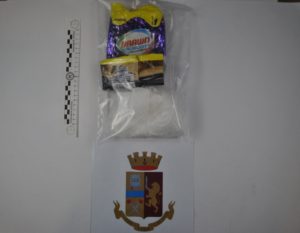 Lanciano involucro di cocaina dal cavalcavia: arrestati due extracomunitari