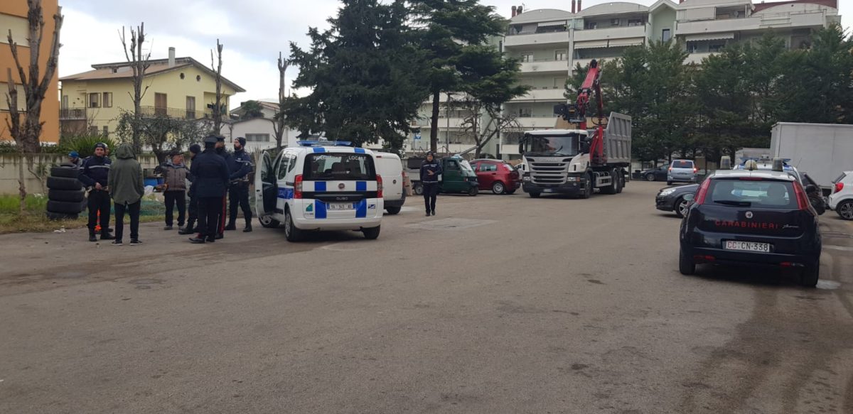 Demolizioni costruzioni abusive, operazione in via Rimini