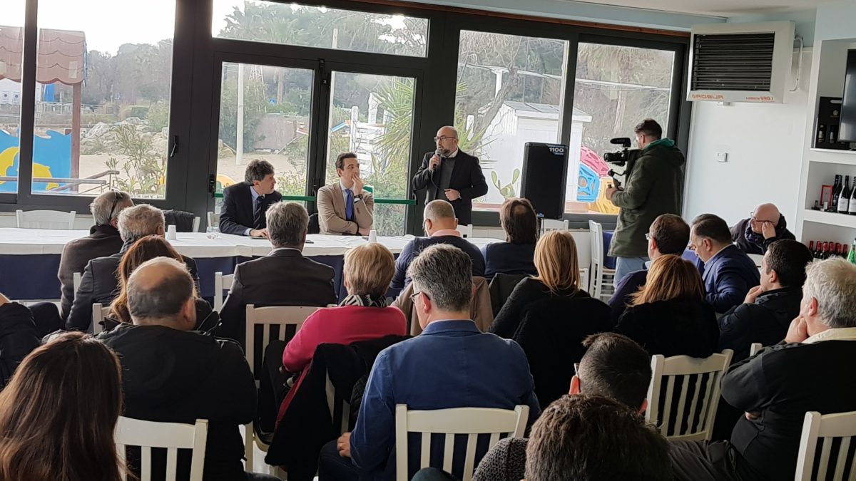 Turismo, il sindaco Maragno e il candidato presidente Marsilio incontrano albergatori e balneatori