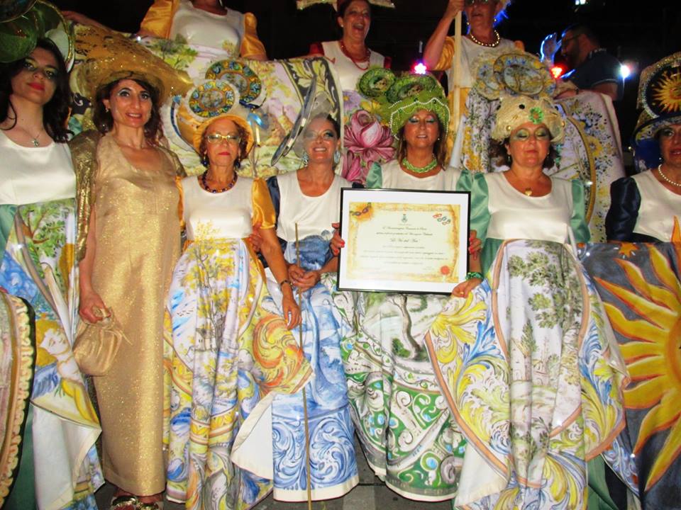 "Le vie dell'arte"sfilano a Sanremo con abiti ispirati a La Presentosa e alle ceramiche di Castelli