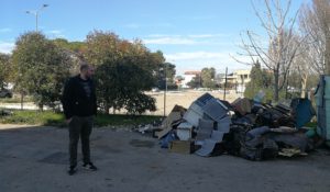 Abbandono di rifiuti, la piaga di via Rimini