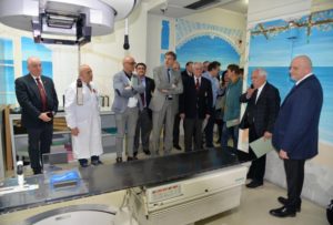 Sanità, donata alla Asl di Pescara una macchina per la cura dei tumori