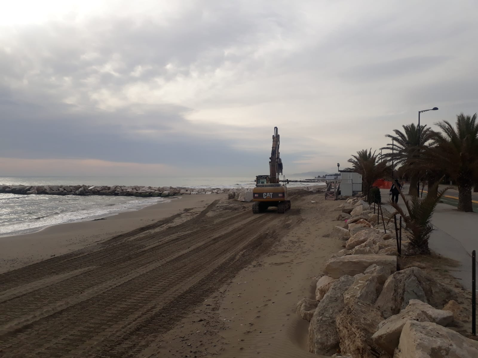 Mareggiata lungomare Villa Rosa, al via i lavori di messa in sicurezza