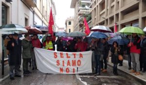 Salviamo la Selta: striscione dei lavoratori alla partenza del Giro D'Italia