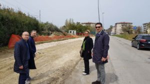 Via Spagna, operai al lavoro per i marciapiedi attesi da anni