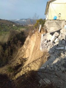 Frana Castelnuovo, al via il consolidamento ma la ricostruzione resta ferma