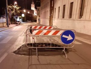 Si riapre la voragine in via Herio: nuove disposizioni per il transito nell'area