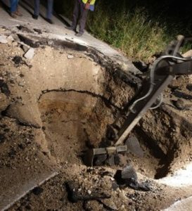 Teramo, voragine sulla sp19: si valuta la riapertura a senso unico alternato