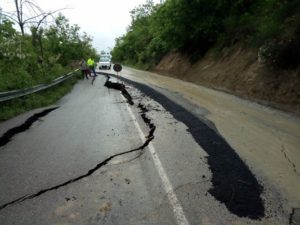 Torricella Sicura, chiude la provinciale 48 per sistemazione di una frana di valle