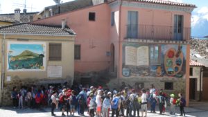 Azzinano, torna la magia dei murales e dei giochi di una volta