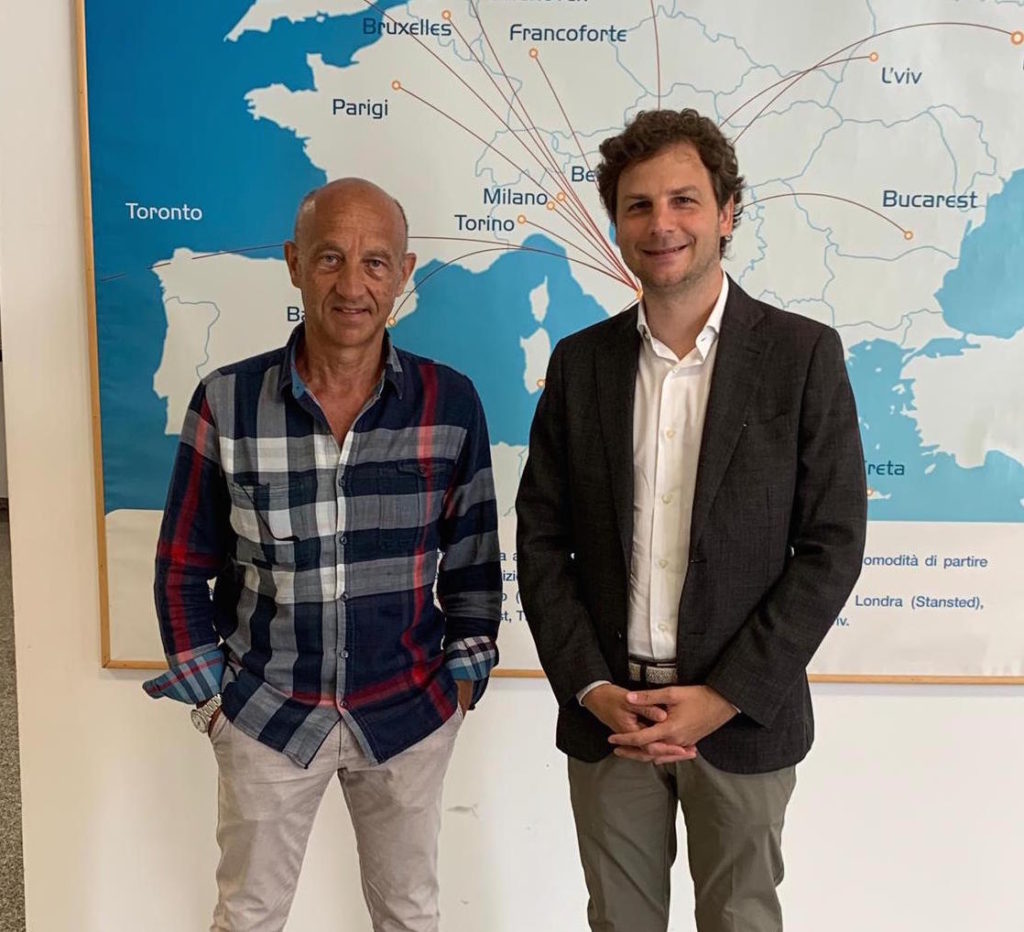 Questa mattina il deputato Antonio Zennaro, commissione Bilancio e Finanze, ha incontrato il presidente della SAGA, Enrico Paolini. Una visita istituzionale all'Aeroporto Internazionale d'Abruzzo con l’obiettivo di affrontare i temi legati allo sviluppo del sistema aeroportuale e per verificare i numerosi danni causati dal maltempo e dalla devastante grandinata che si è abbattuta, soprattutto sul pescarese, la scorsa settimana. “L’Aeroporto d’Abruzzo è una leva decisiva per lo sviluppo turistico della nostra regione, il suo potenziamento e quello dei servizi ad esso connessi è uno dei principali fattori strategici per la ripresa economica e sociale di tutto il territorio” – commenta Zennaro e conclude – “I mei sforzi saranno rivolti al coinvolgimento del Governo e di strutture, come l’ENIT, per un aeroporto sempre più centrale per tutto l’Abruzzo, per le nostre aziende e per favorire il rientro degli abruzzesi all’estero. Mi aspetto che la Regione cominci a lavorare in squadra con i parlamentari abruzzesi anche su temi importanti come il turismo e la mobilità.”
