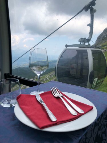 Prati di Tivo, la cabinovia diventa un ristorante in notturna