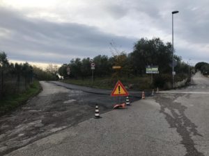 Piano asfalti. Operai al lavoro su via Colle San Massimo