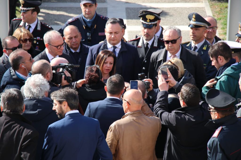 De Micheli a Pineto: “Le risorse per nuove infrastrutture ci sono, la priorità è ora la sicurezza per la A14”