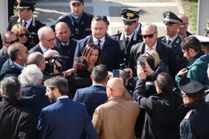 De Micheli a Pineto: “Le risorse per nuove infrastrutture ci sono, la priorità è ora la sicurezza per la A14”