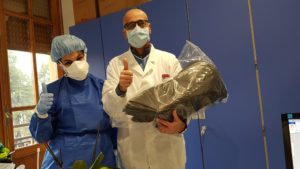 Giulianova, Comune devolve calzari realizzati da un artigiano al Reparto Malattie Infettive Teramo