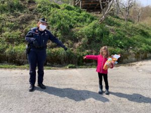 Castelli,Comune e Carabinieri forestali donano le uova di Pasqua ai bambini