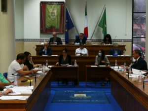Pineto, consiglio comunale incentrato su piano verde, mercato e sicurezza