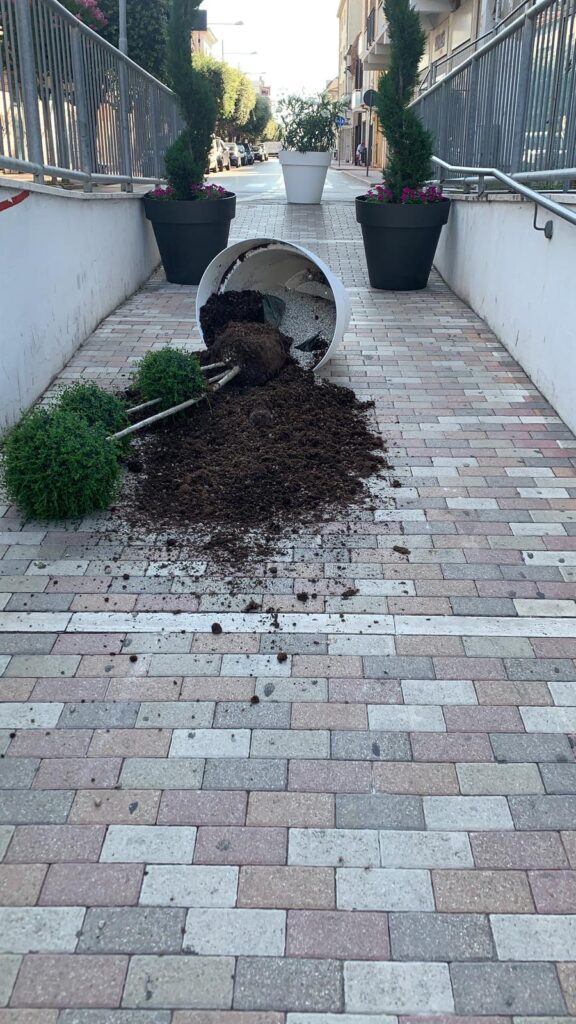 Giulianova, vandali in azione nel sottopasso di via Nazario Sauro