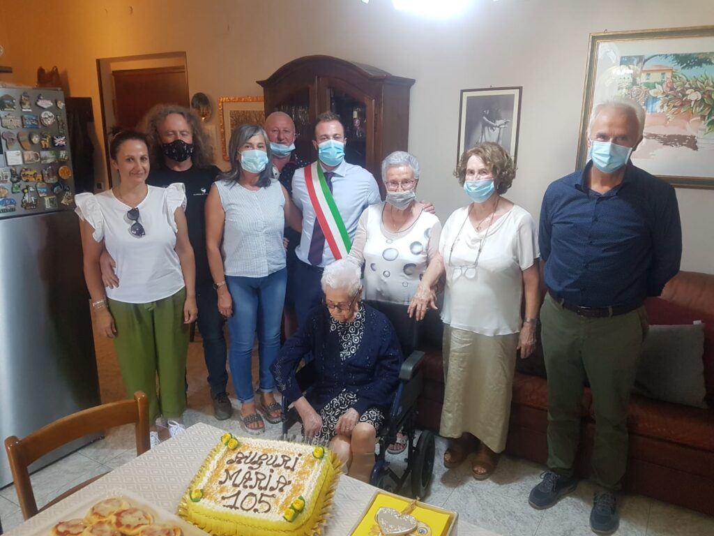 Giulianova, nonna Maria spegne 105 candeline: la visita del sindaco