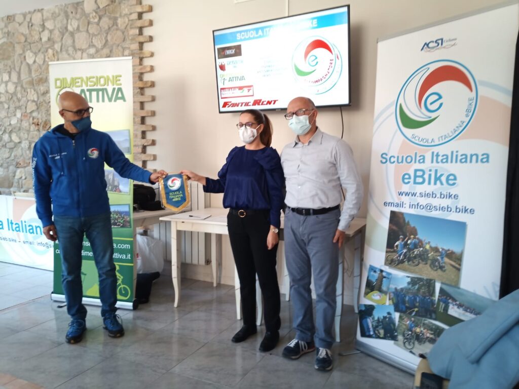 Cicloturismo, a Campli corso per accompagnatore e-bike