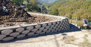 Valle Castellana: prende forma la nuova piazza in frazione Colle