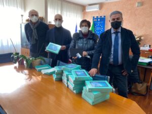 Pescara, consegnati in due scuole i tablet acquistati dal Comune