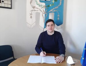 Castelli, sindaco firma proposta di legge contro la propaganda fascista e nazista