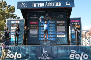 Tirreno-Adriatico, a Prati di Tivo vince lo sloveno Pogacar