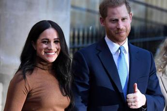 Alleato di Trump all’attacco di Harry e Meghan: “Titoli reali usati per critiche politiche”