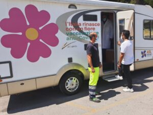 Giulianova, di nuovo in città il camper vaccinale della Asl