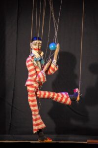 Gianduja al varietà delle marionette in scena a Pineto con Fiabe al Parco