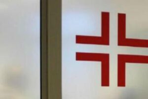 Pescara, falciata da auto davanti alla scuola: muore dopo una settimana studentessa 15enne