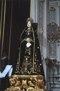 Penne, completato il restauro della statua della Vergine Addolorata della chiesa dell’Annunciazione